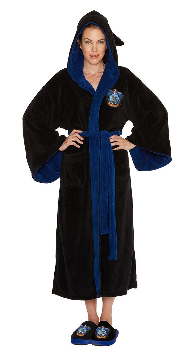 Peignoir officiel Serdaigle pour femmes — en taille unique, doux et chaud en polaire/fleece, avec capuche et blason brodé pour un confort cocooning et fière identité de maison.